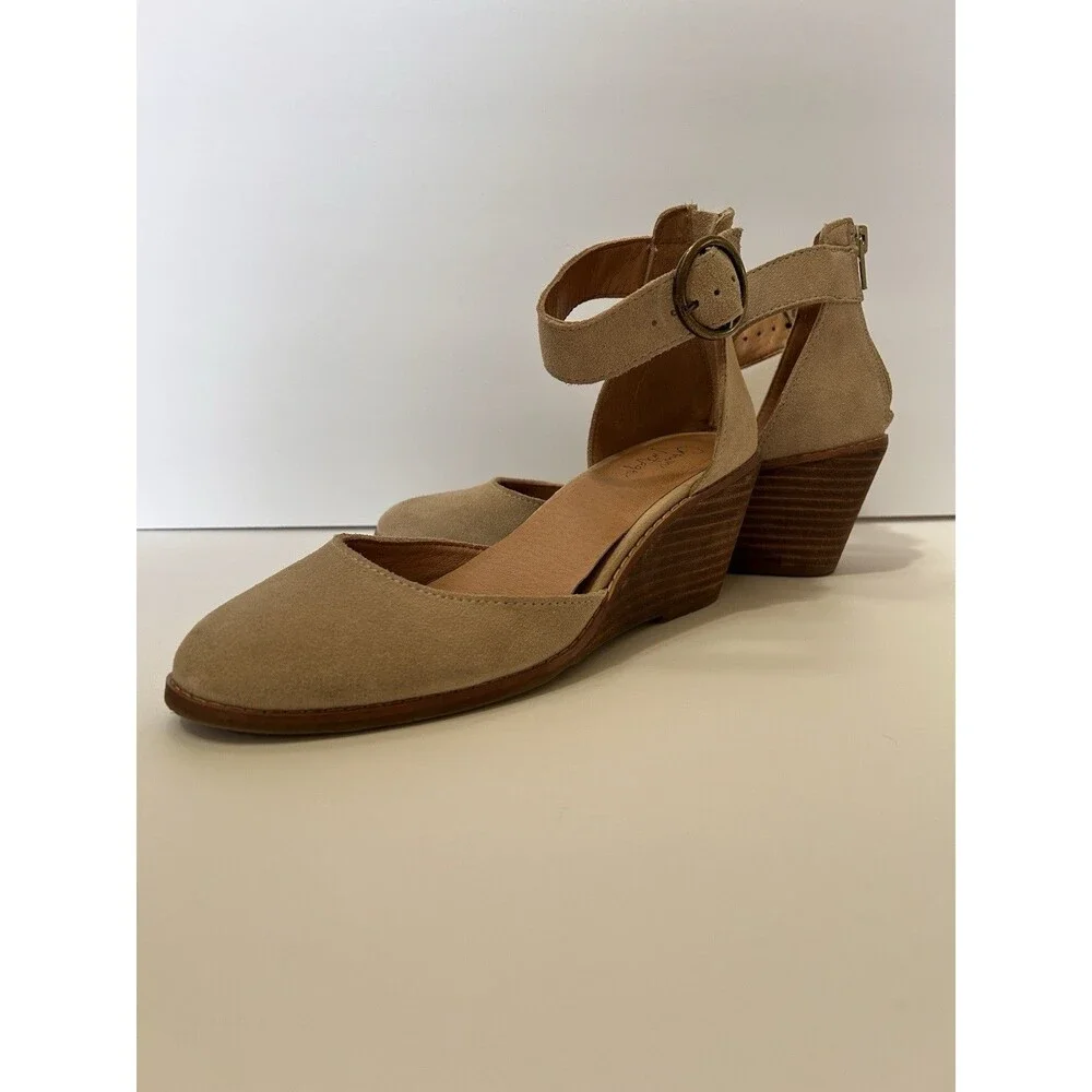 Crown Vintage Ladawen Wedge Heels Women 7M Beige Suede Strappy Buckle Pump Shoe